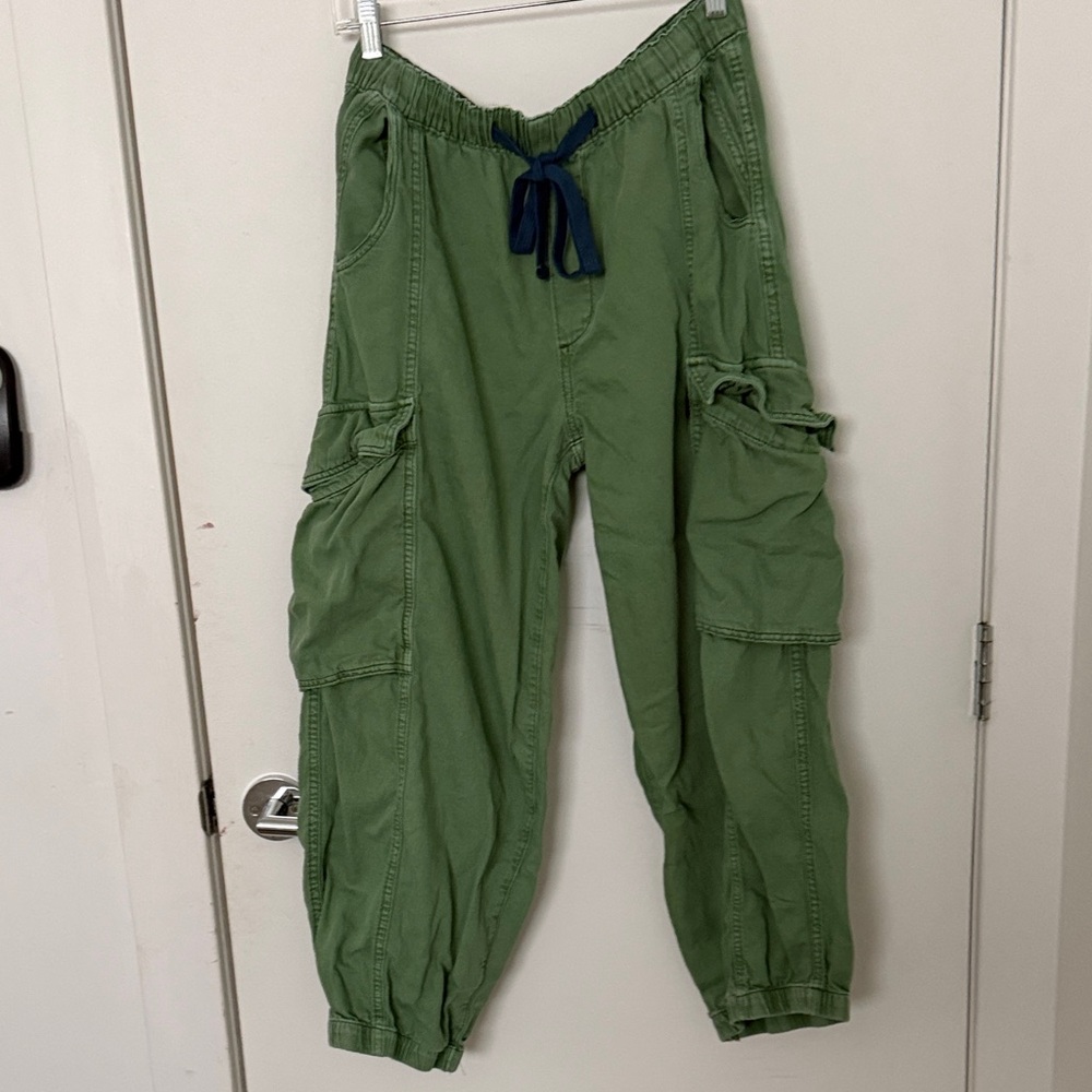 Olive Green Cargo Jogger Pants with Drawstring
Pilcro